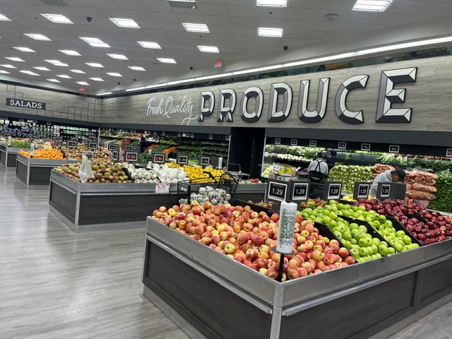 supermarket in Victory Blvd