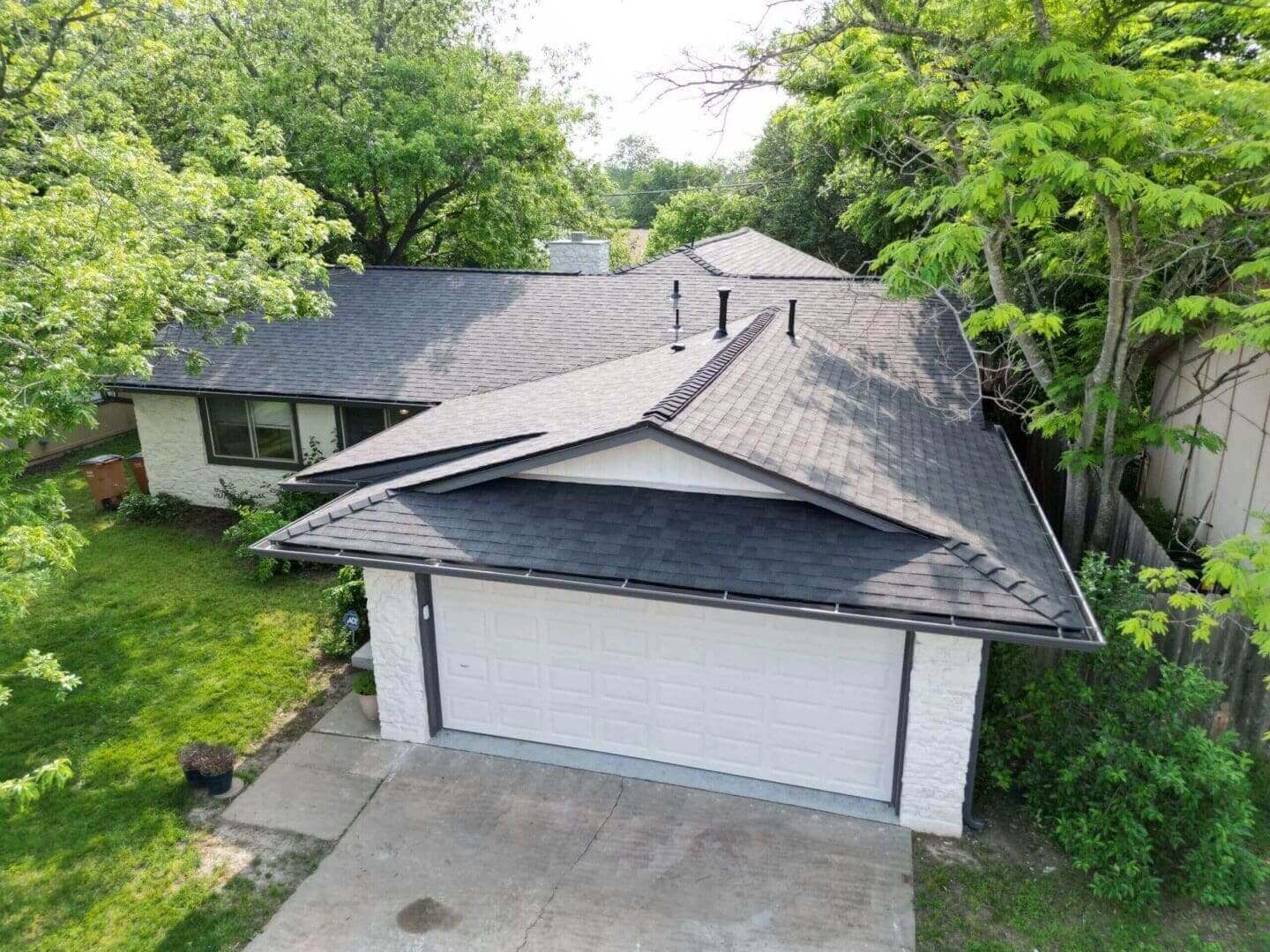 Important Factors That Affect Asphalt Roofing Services and Lifespan in Austin
